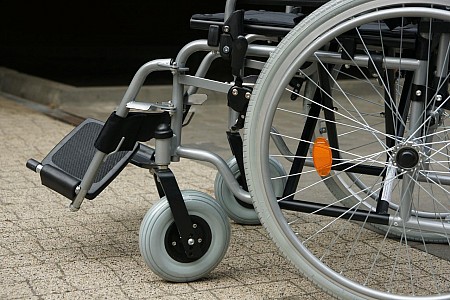 Pomoc dla osób z niepełnosprawnościami i opiekunów
